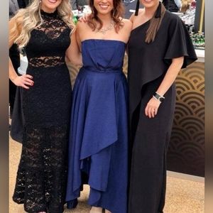 《 Hunter Bell 》 Navy Silk Bailey Gown